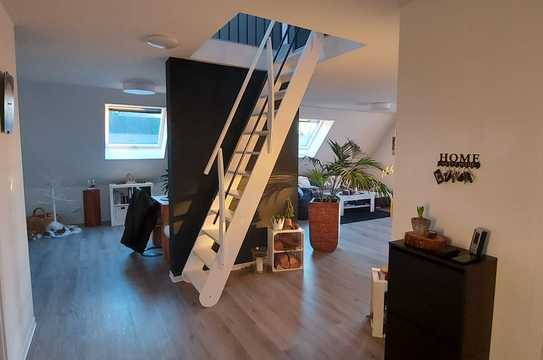 Moderne, ansprechende, helle 3-Zimmer Maisonette DG-Wohnung, zentral mit Burgblick, EBK, Balkon