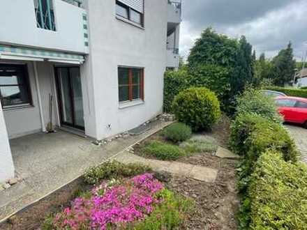 Neu renovierte 2 Zimmer EG-Wohnung mit neuer EBK, Terrasse sowie Einzelgarage in Holzgerlingen