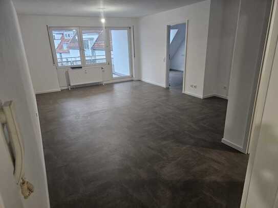 Top Lage! Top Zustand! Schöne 2-ZIMMERWOHNUNG mit Balkon und Stellplatz!