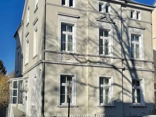 Hollenders Immobilien: Kernsaniertes Stadthaus in Bad Godesberger Spitzenlage mit 278m2 Wohnfläche