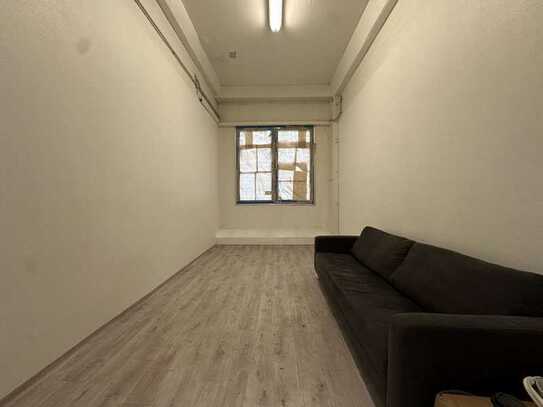 Lagerfläche zur Miete – 17 m² mit Fensterfront in Berlin