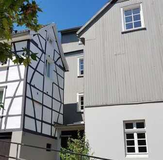 Neubau im Altbau! Singlewohnung im kernsanierten bergischen Fachwerkhaus direkt am Mariendom!