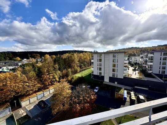 Helles & sanierungsbedürftiges 2 Zimmerapartement (6. Etage) mit Balkon & Fahrstuhl