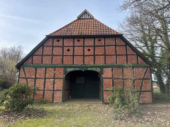 V E R K A U F T! Hofstelle mit Nebengebäuden und ca. 6,5 Hektar landwirtschaftlicher Fläche