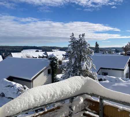 Geschmackvolle 2-Zimmer-Maisonette-Wohnung mit Balkon und EBK in Schönwald im Schwarzwald