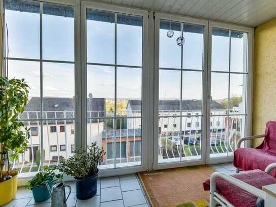 Zweifamilienhaus in Traumlage mit Blick über Schwandorf!
Großzügig, idyllisch und ruhig gelegen!