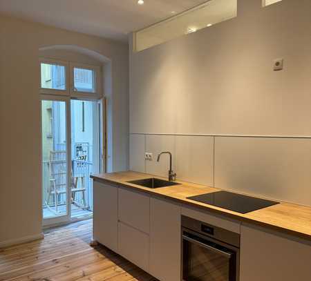 Charmante 2-Zimmer-Wohnung in Prenzlauer Berg - Altbau mit Balkon und moderner Ausstattung