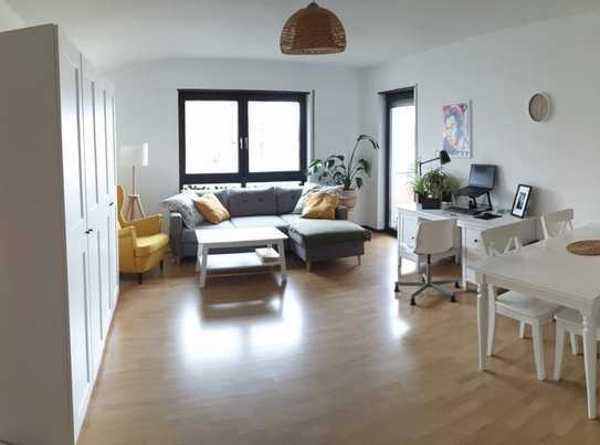 2 Zimmer-Wohnung mit Balkon und Einbauküche!