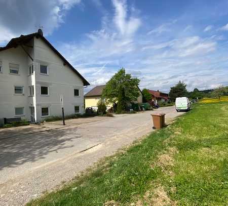 Helle 2-Zimmer Dachgeschosswohnung mit Balkon und Außenstellplatz in ruhiger Lage