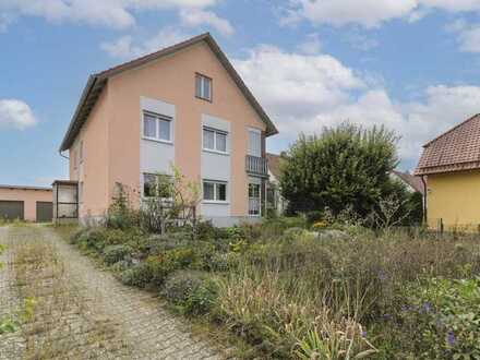 Renovierungsbedürftiges, leerstehendes u. flexibel nutzbares ZFH mit Garten u. Garage in Seubersdorf