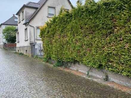 Freistehendes und renovierungsbedürftiges Einfamilienhaus in ruhiger und zentraler Lage v. Herxheim!