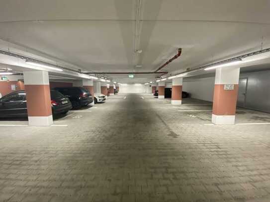 TG-Stellplatz in modernen Tiefgaragenanlage in Mannheim-Lindenhof