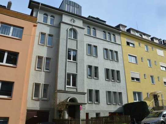 Vollständig renovierte Hochparterre-Wohnung mit zwei Zimmern und Balkon in Wuppertal