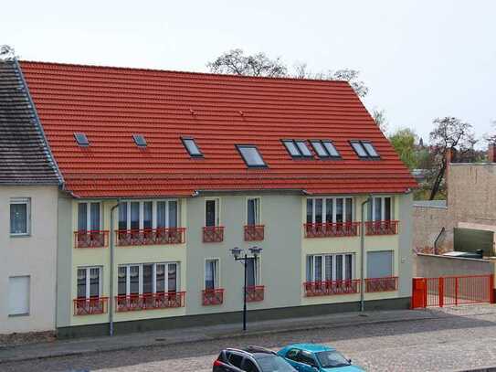 Sonnige 2-Raum-Wohnung mit Dusche und Balkon in Elblage zu vermieten!