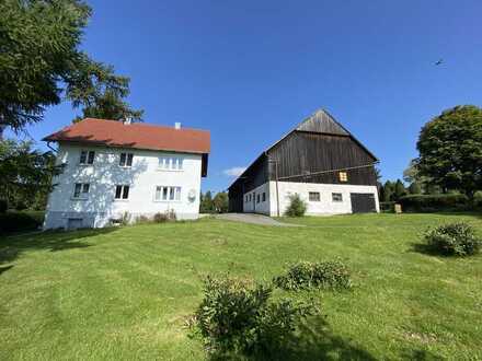 Die perfekte Ortsrandlage, Wohnhaus, Wirtschaftsgebäude und Stallungen mit traumhaftem Blick!