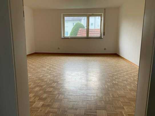 Renovierte, Teilmöbilierte 1-Zimmer-Wohnung mit Einbauküche in Esslingen am Neckar