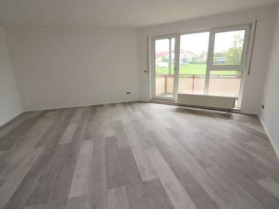 Sanierte 2,5 Zimmer Etagenwohnung mit Balkon und PKW-Stellplatz