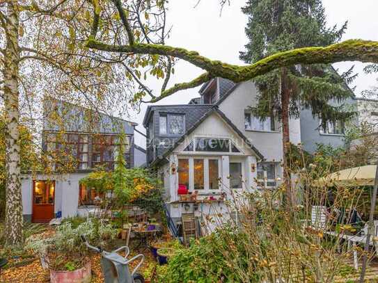 *Sehr vielfältig und mit Flair* DHH mit Einliegerwohnung, Terrasse und Garten auf Traumgrundstück