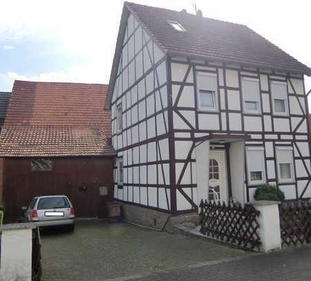 ** Fachwerkhaus mit Nebengebäude in Wesertal-Gottstreu **