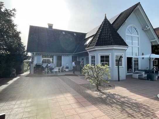 Exklusive Villa Perfetto mit ELW**
 3 Gästewohnungen und .Besonderheiten***