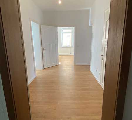 Altbau renoviert fast wie neu, Top Lage, neue EBK, von Privat, Hochpaterre