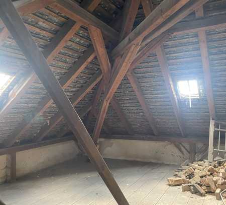 Mehrfamilienhaus aus der Gründerzeit -Denkmalschutzobjekt