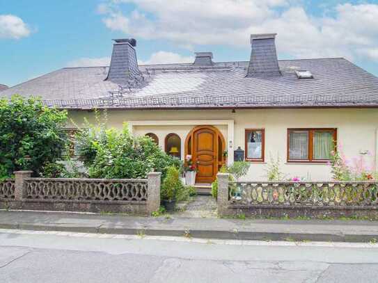 Ihr neues Zuhause in ruhiger Lage und traumhafter Aussicht inkl. Einliegerwohnung