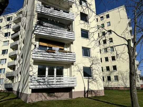 Sanierungsprojekt mit Potenzial: 3-Zimmer-Wohnung mit Balkon