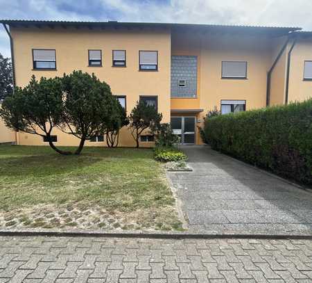 Schöne 2 Zimmer-DG-Wohnung mit sonniger Loggia und Einzelgarage in beliebter Lage