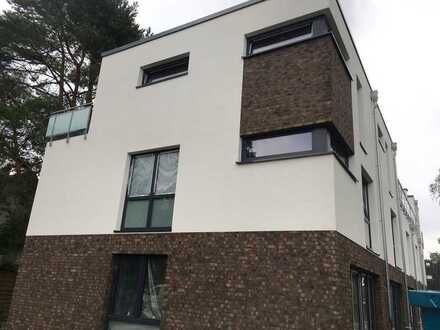 Modernes Stadthaus (Endlage) mit eigenem Garten im Herzen Bramfelds