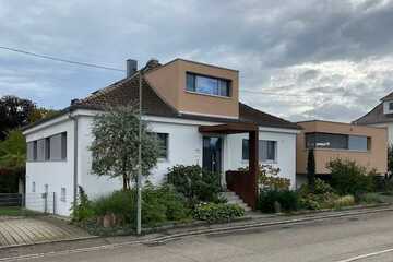 Exklusives Architekten-Haus mit interessanten angrenzendem Bauerwartungsland in Ulm-Einsingen