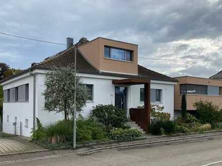 Exklusives Architekten-Haus mit interessanten angrenzendem Bauerwartungsland in Ulm-Einsingen