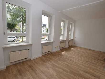 Kleines helles Büro im EG!