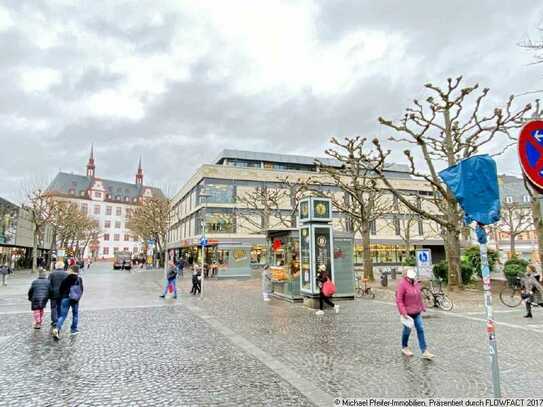 Erstbezu8g nach Neuausbau am Dom, Theater und im Fußgängerlauf zur Altstadt.