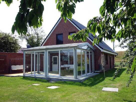 Direkt am Deich: Einfamilienhaus mit Garage in der Nähe von Friedrichskoog-Spitze / Nordsee