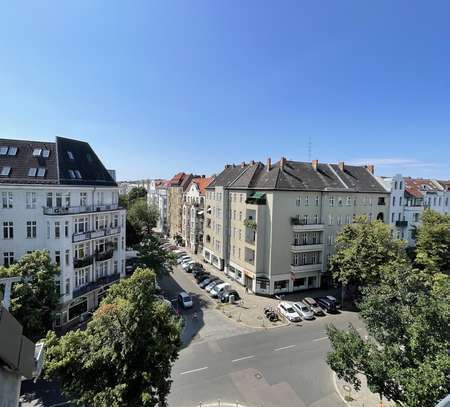 Newly built 3-room-penthouse flat; first rent-out in lively Güntzel-Hood