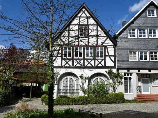 Tradition trifft Moderne: Architektenhaus mit Fachwerk und moderner Haustechnik mitten im Zentrum vo