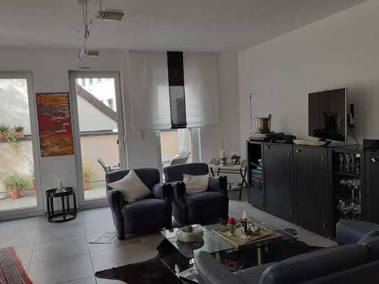 Exklusive, neuwertige 3-Zi-EG-Wohnung mit geh. Ausstattung, EBK, Fußboden-Hzg In GroßGerau