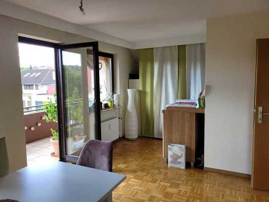 Gepflegte 2 - Zimmer - Wohnung mit Balkon und EBK in Eltville-Rauenthal