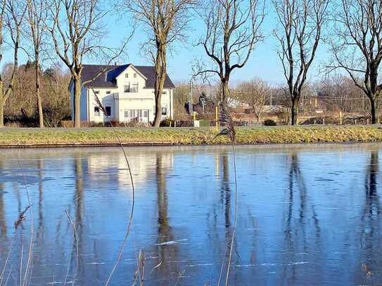 Repräsentative Altbauvilla in Wassernähe