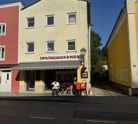 Vollständig renovierte 1 Zimmer Wohnung mit Einbauküche im Zentrum von 
Bad Aibming