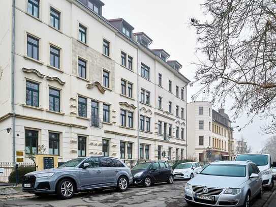 Helle 2-Zimmer-Wohnung mit Balkon in zentraler Lage in Schleußig