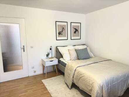 Erstbezug nach Renovierung: Schönes, helles, möbliertes Apartment in Schwabing