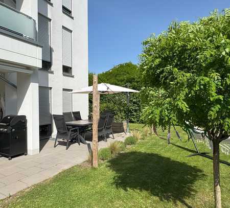 Exklusive Wohnung mit Traum-Garten in lichtdurchfluteter Stadtvilla