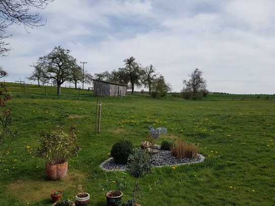 Attraktive 5-Zimmer-Wohnung in Zweifamilienhaus mit großer EBK, Terrasse, Garten in Ostrach Teilort