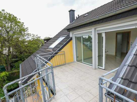 Attraktive 3-Zimmer-DG-Wohnung mit Einbauküche und Balkon in Troisdorf