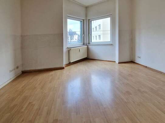 *In Renovierung* Charmante und großzügige 2-Zimmer-Wohnung mit Balkon