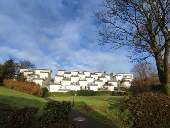 Schöne und sanierte 3-Raum-Maisonette-Wohnung mit Balkon in Solingen