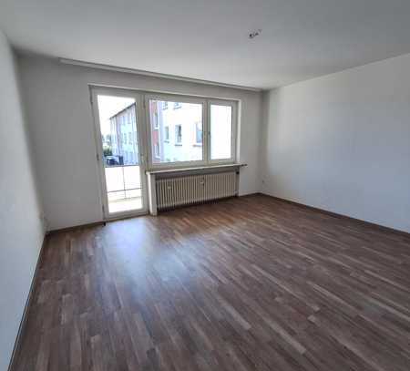 Helle 2- Zimmer Whg. mit Balkon