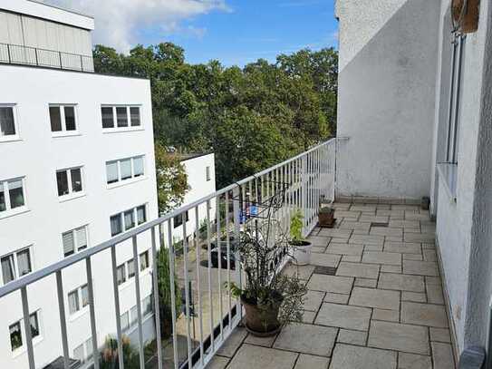 Lichtdurchflutete 3-Zimmer-Wohnung mit zwei Balkonen und Garage in Ludwigshafen-Süd